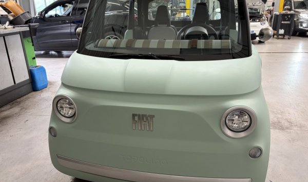 Préparation d'une FIAT TOPOLINO CABRIOLET NEUVE à BOURGOIN-JALLIEU.