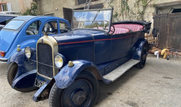 Lavage intérieur et extérieur de véhicule de collection à Corbas. WASHER AUTO