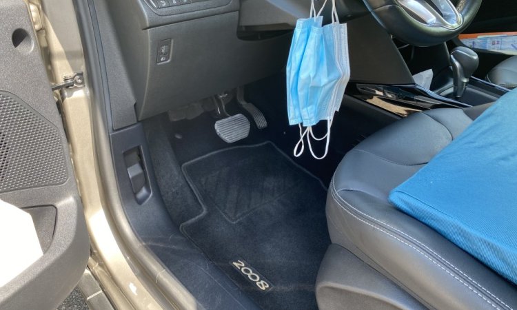 Nettoyage intérieur et extérieur de ce Peugeot 2008 à Bourgoin Jallieu