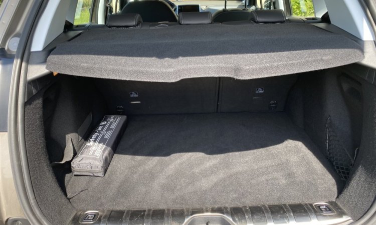 Nettoyage intérieur et extérieur de ce Peugeot 2008 à Bourgoin Jallieu