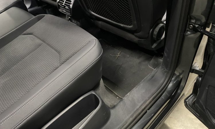 Nettoyage intérieur et extérieur AUDI Q3 à SAINT QUENTIN FALLAVIER 