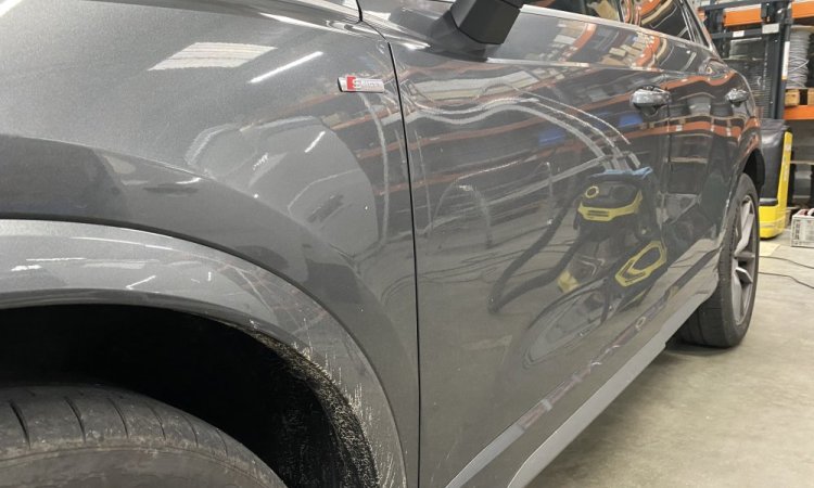 Nettoyage intérieur et extérieur AUDI Q3 à SAINT QUENTIN FALLAVIER 