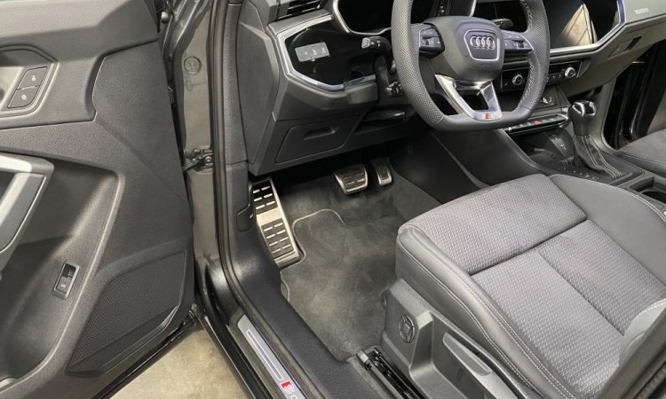Nettoyage intérieur et extérieur AUDI Q3 à SAINT QUENTIN FALLAVIER 