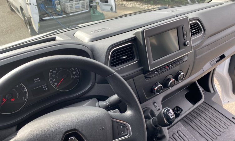 Nettoyage intérieur cabine utilitaire Renault Master à domicile à Bourgoin Jallieu