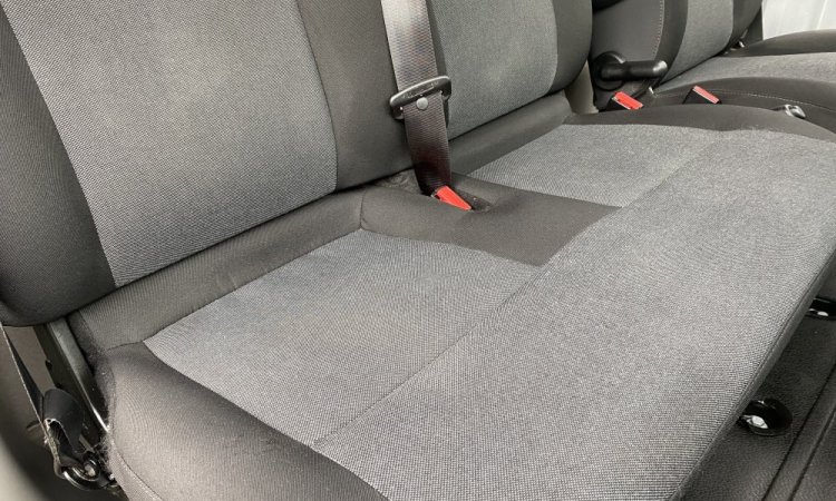Nettoyage intérieur cabine d'utilitaire à Corbas
