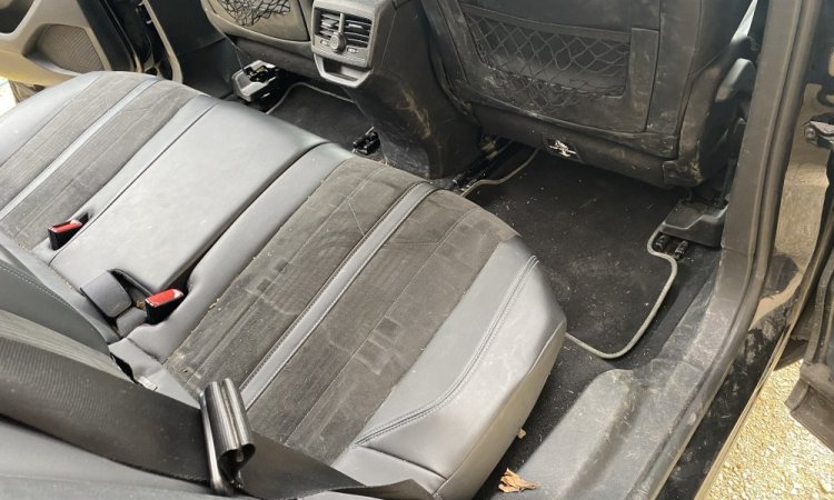 Nettoyage intérieur et extérieur d'un Peugeot 3008 à Bourgoin Jallieu. WASHER AUTO