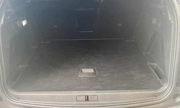 Nettoyage intérieur et extérieur d'un Peugeot 3008 à Bourgoin Jallieu. WASHER AUTO