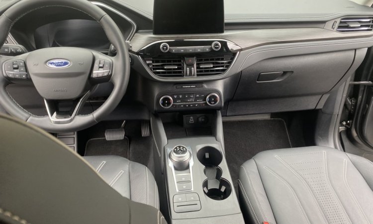 Nettoyage intérieur et extérieur FORD KUGA à SAINT QUENTIN FALLAVIER