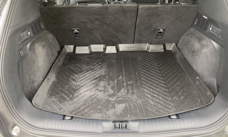 Nettoyage intérieur et extérieur FORD KUGA à SAINT QUENTIN FALLAVIER