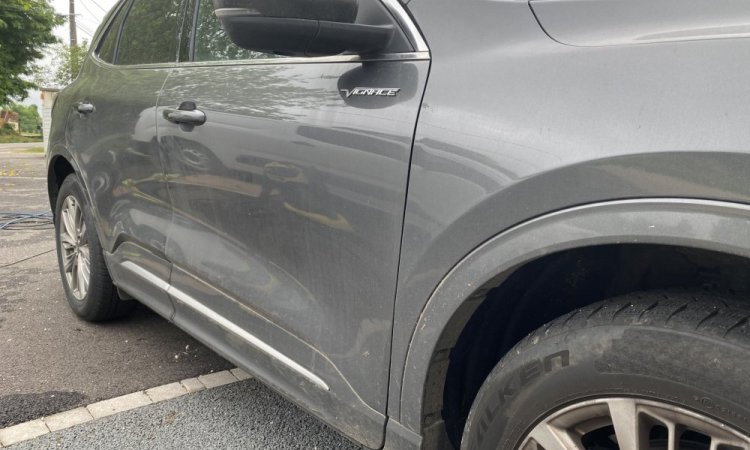 Nettoyage intérieur et extérieur FORD KUGA à SAINT QUENTIN FALLAVIER