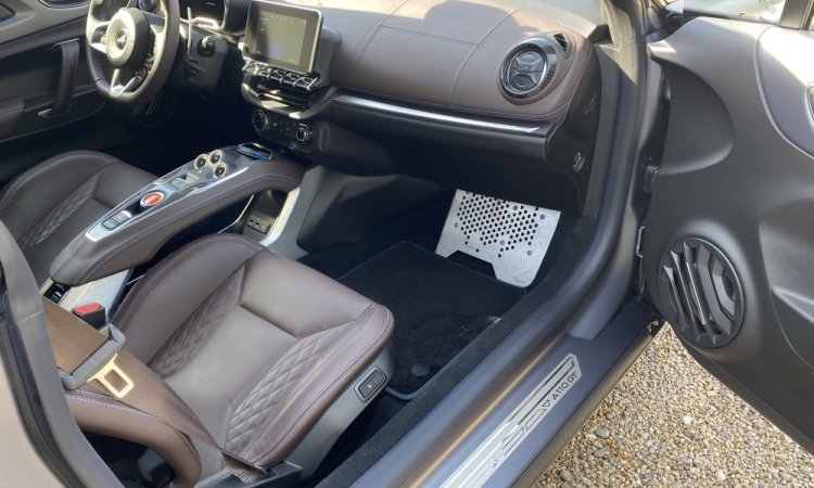 Nettoyage intérieur et extérieur voiture à Bourgoin Jallieu. WASHER AUTO