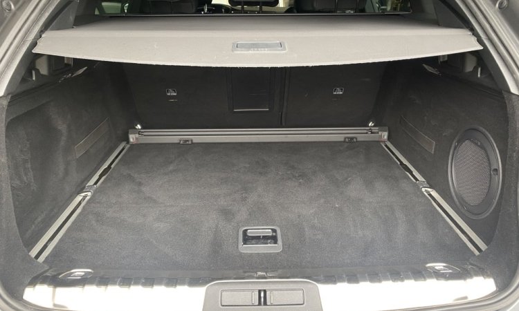 Nettoyage intérieur voiture SW à Saint Quentin Fallavier. WASHER-AUTO