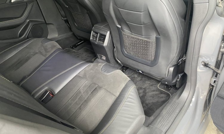 Nettoyage intérieur voiture SW à Saint Quentin Fallavier. WASHER-AUTO