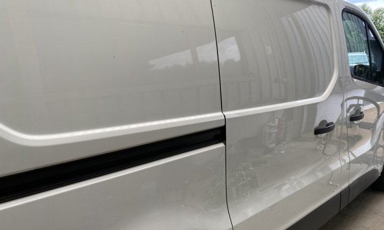 Déflocage véhicule utilitaire à Saint Quentin Fallavier