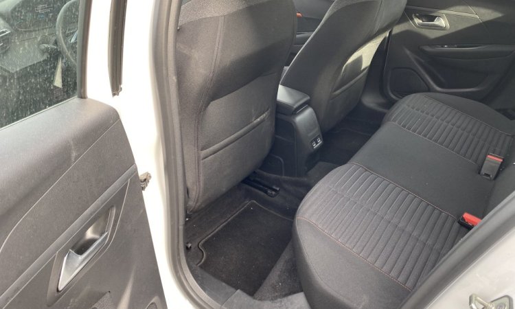 Nettoyage intérieur Peugeot 208 a CORBAS