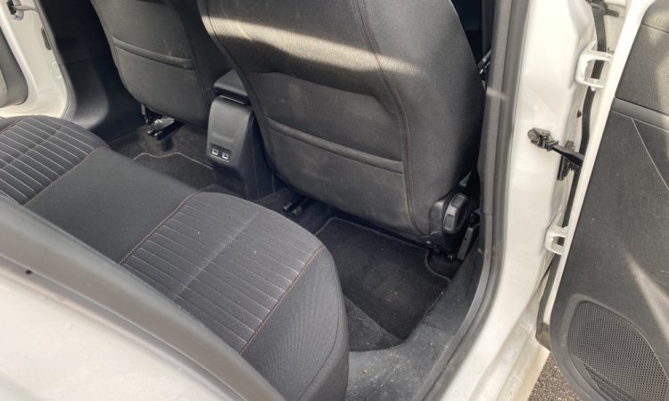 Nettoyage intérieur Peugeot 208 a CORBAS