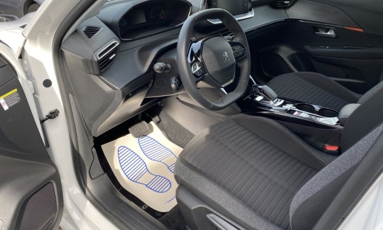 Nettoyage intérieur Peugeot 208 a CORBAS