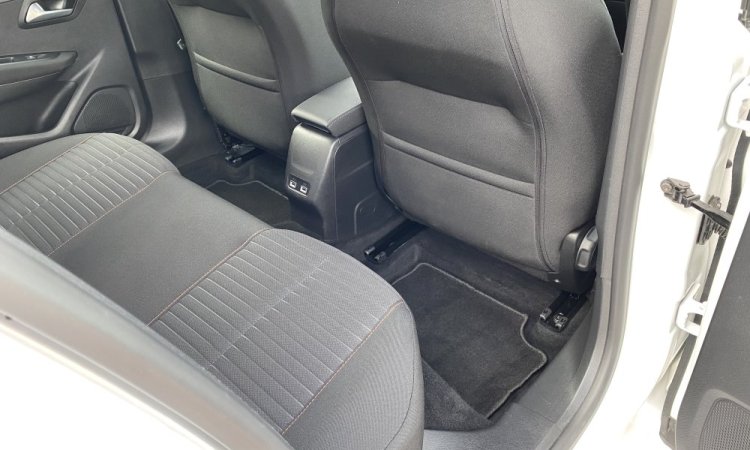 Nettoyage intérieur Peugeot 208 a CORBAS