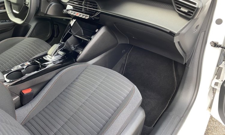 Nettoyage intérieur Peugeot 208 a CORBAS