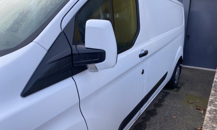 Nettoyage extérieur utilitaire Ford Transit à Corbas
