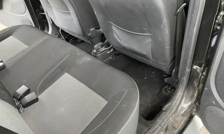 Nettoyage intérieur de Dacia Duster à Corbas par WASHER-AUTO