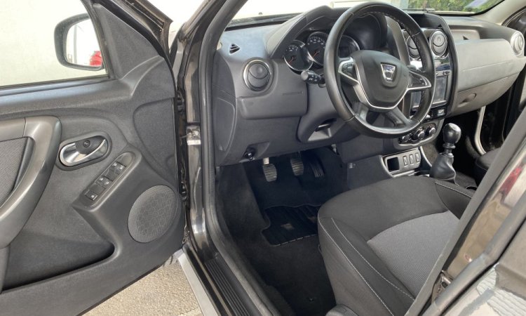 Nettoyage intérieur de Dacia Duster à Corbas par WASHER-AUTO