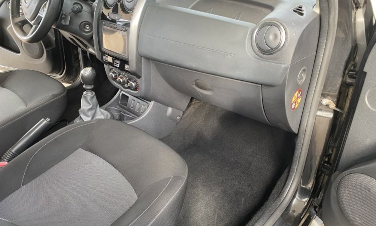 Nettoyage intérieur de Dacia Duster à Corbas par WASHER-AUTO