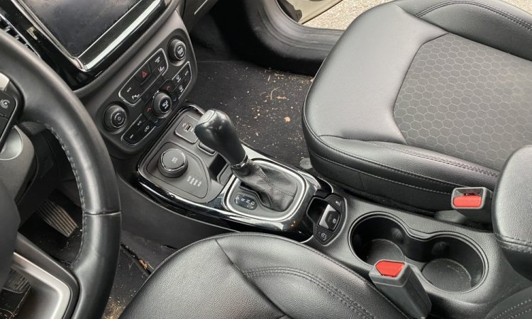 Nettoyage intérieur Jeep Compass à Saint Quentin Fallavier