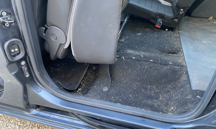 Nettoyage intérieur Dacia Dokker au domicile de la cliente à Bourgoin Jallieu
