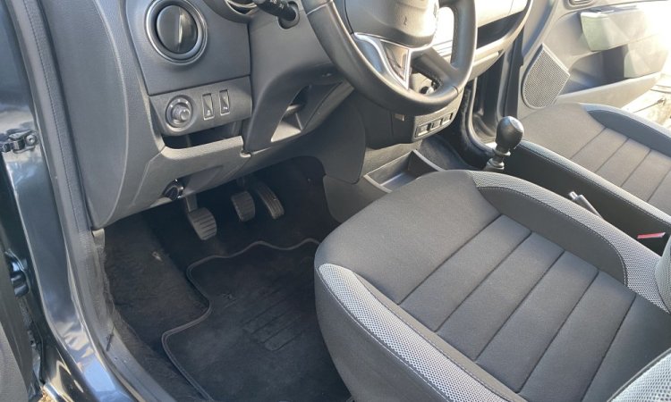 Nettoyage intérieur Dacia Dokker au domicile de la cliente à Bourgoin Jallieu