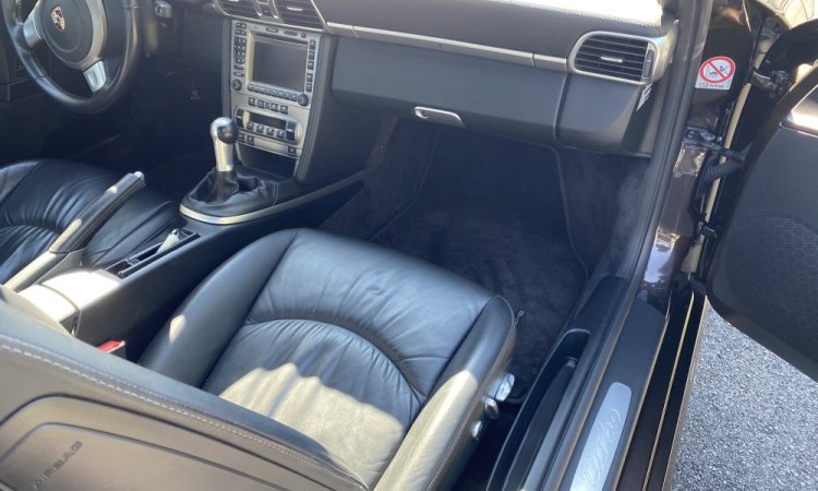 Nettoyage intérieur et extérieur d'une Porsche de direction à Corbas
