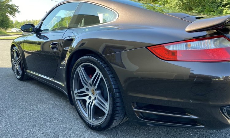 Nettoyage intérieur et extérieur d'une Porsche de direction à Corbas
