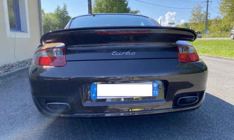 Nettoyage intérieur et extérieur d'une Porsche de direction à Corbas
