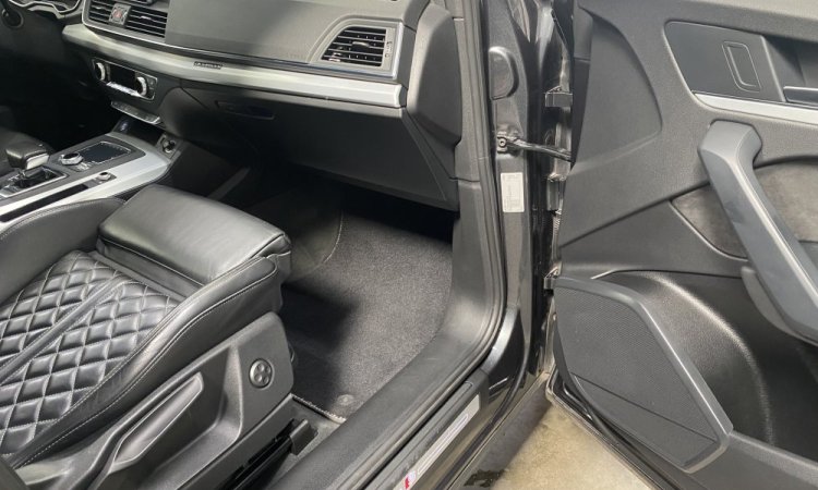 Nettoyage intérieur et extérieur AUDI Q5 à Corbas