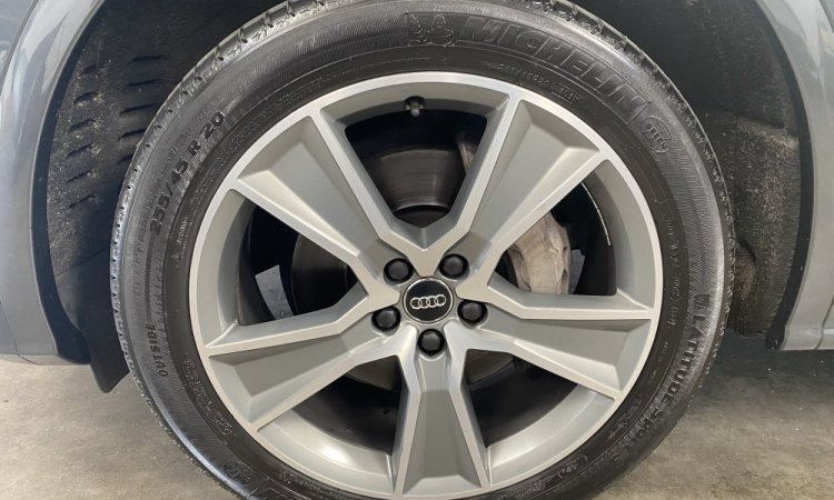 Nettoyage intérieur et extérieur AUDI Q5 à Corbas