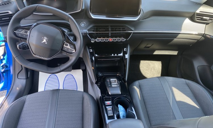 Nettoyage intérieur Peugeot 208 à domicile à Bourgoin Jallieu