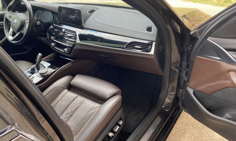 Nettoyage intérieur et extérieur de cette BMW à CORBAS