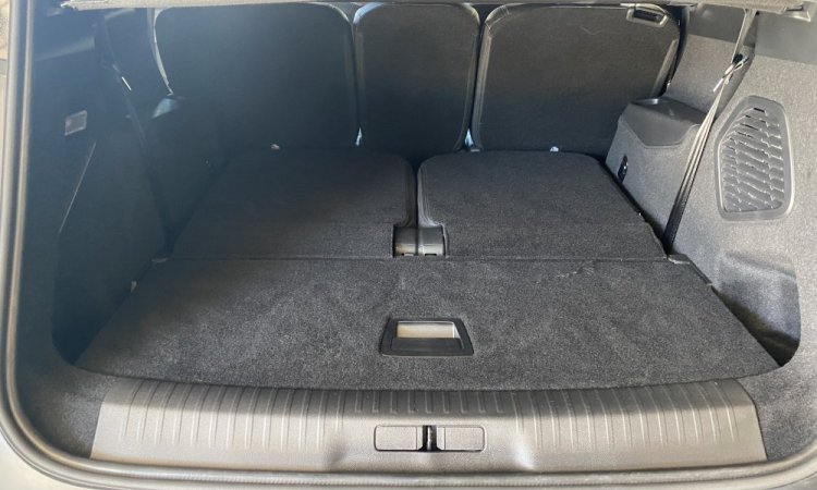 Nettoyage intérieur d'un nouveau Peugeot 5008