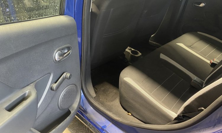 Nettoyage intérieur pour cette DACIA SANDERO à BOURGOIN-JALLIEU