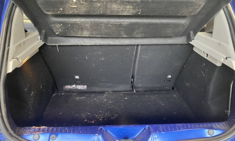 Nettoyage intérieur pour cette DACIA SANDERO à BOURGOIN-JALLIEU