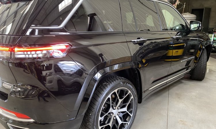 Préparation d'une JEEP GRAND CHEROKEE à Bourgoin Jallieu 