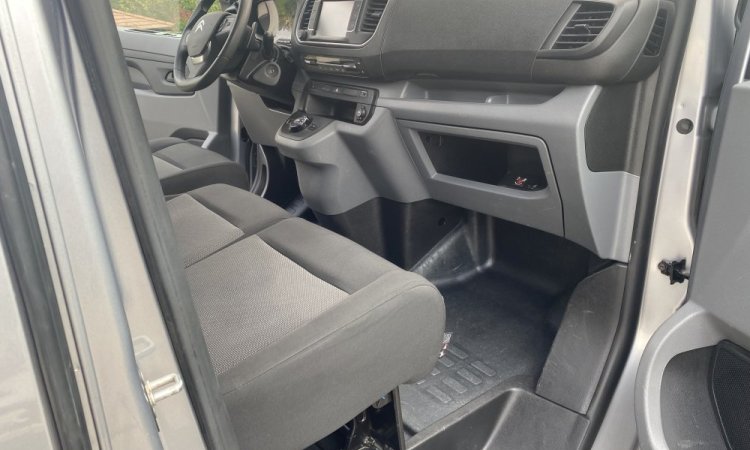 Nettoyage intérieur cabine CITROEN JUMPY à Bourgoin Jallieu