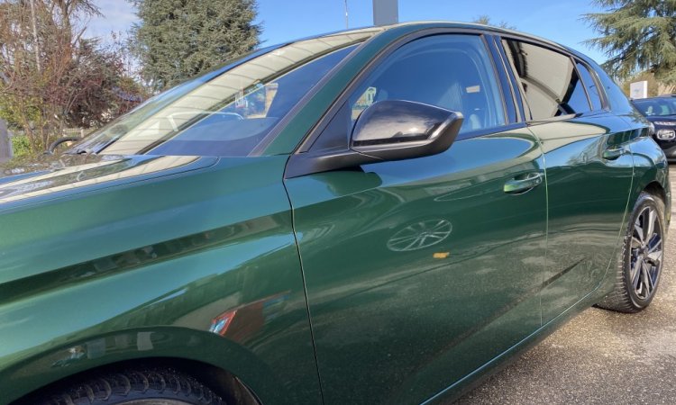 Nettoyage intérieur et extérieur pour cette PEUGEOT 308 à SAINT-PRIEST 