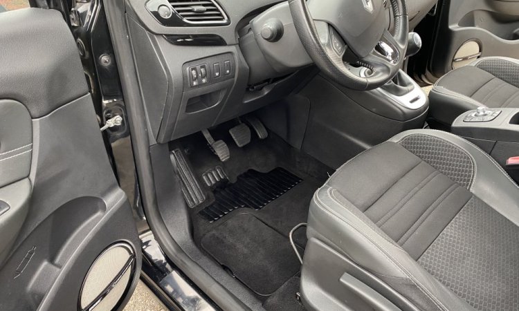 Nettoyage intérieur RENAULT SCENIC à CORBAS