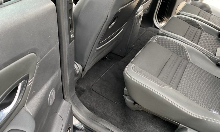 Nettoyage intérieur RENAULT SCENIC à CORBAS