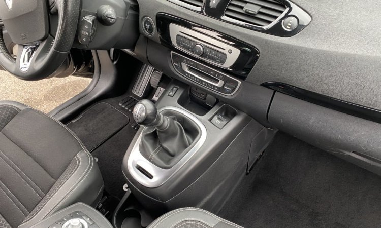 Nettoyage intérieur RENAULT SCENIC à CORBAS