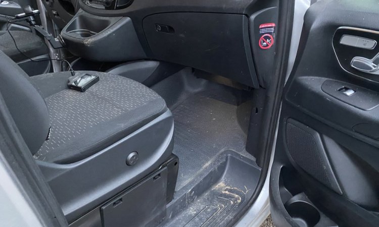 Nettoyage intérieur MERCEDES VITO à Saint-Priest
