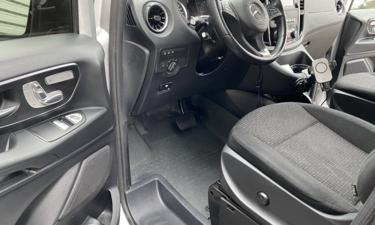 Nettoyage intérieur MERCEDES VITO à Saint-Priest