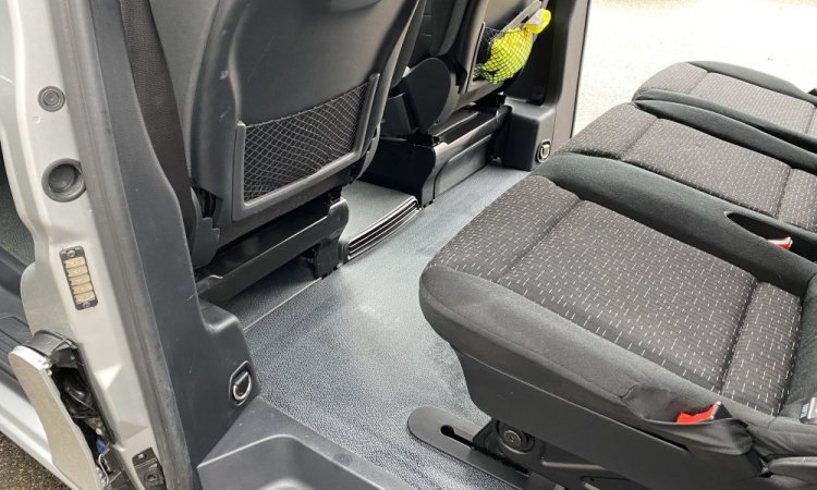 Nettoyage intérieur MERCEDES VITO à Saint-Priest
