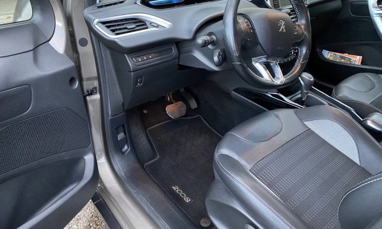 Nettoyage intérieur et extérieur PEUGEOT 2008 à Bourgoin-Jallieu